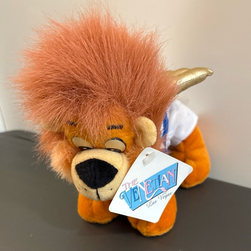 The Venetian Las Vegas Plush Lion Toy - Orange and Gold Wings New